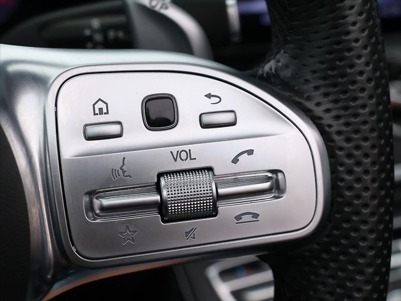 Mercedes-Benz Třídy E 3,0 53 320kW AMG 4Matic+ DPH - fotka 31 z 53