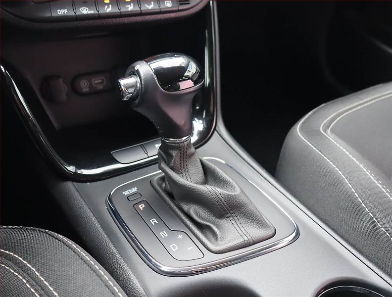 Kia Ceed (2017) 1.6 GDI, Automat, Navi - fotka 13 z 17