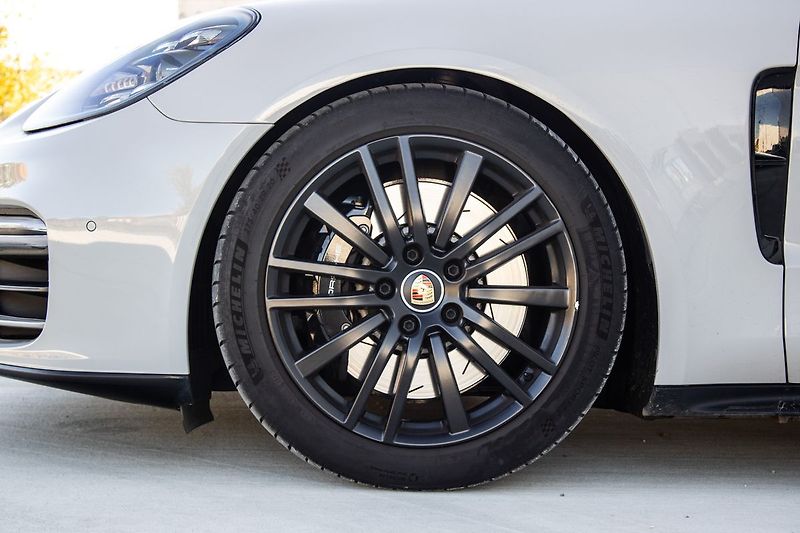 Porsche Panamera - fotka 9 z 27