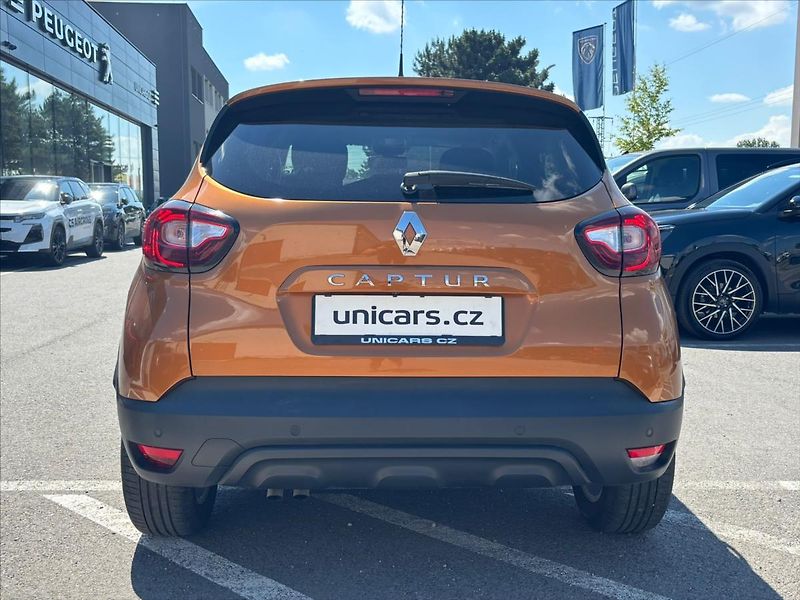 Renault Captur 1,3 TCe  Limited AT ČR - fotka 5 z 23