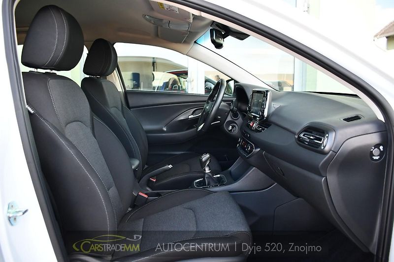 Hyundai i30 1.6CRDi NAVI KAMERA CARPLAY - fotka 16 z 48