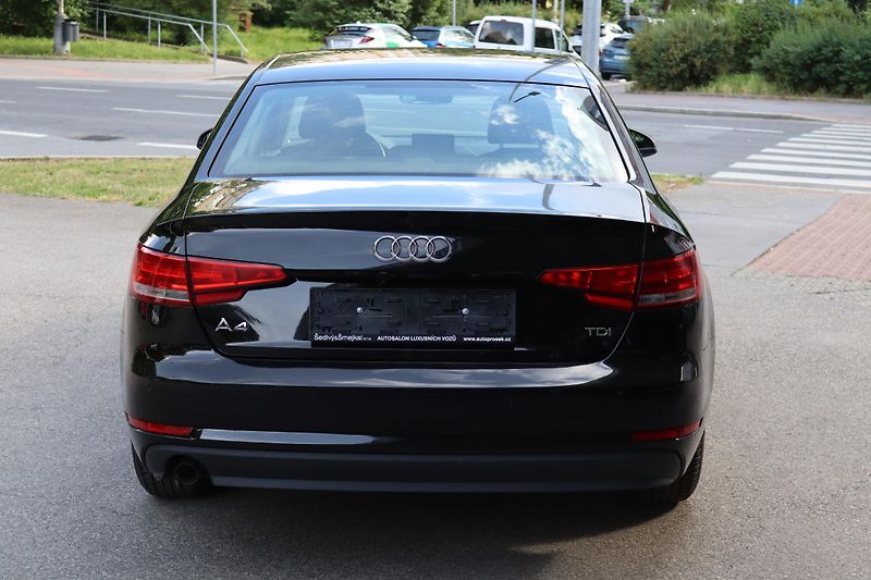 Audi A4 2.0TDI S-TRONIC SEDAN 110kW - fotka 11 z 50