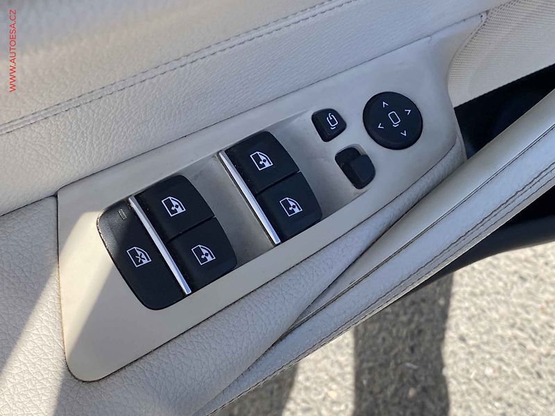 BMW Řada 5 (2018) 3.0i 540i xDrive, AT, +ALU - fotka 12 z 22