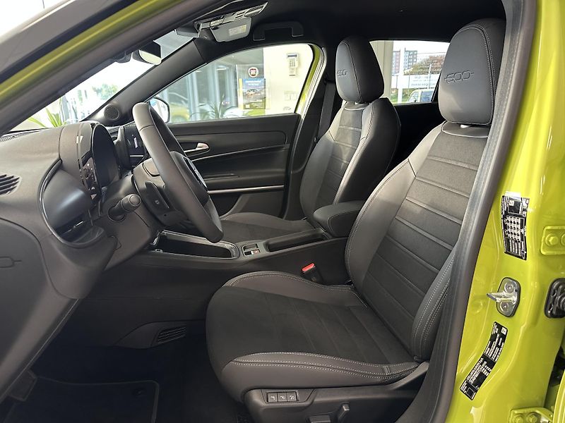 Fiat 600 (2026) Sport 1,2 Turbo Hybrid 145k AT - fotka 9 z 25