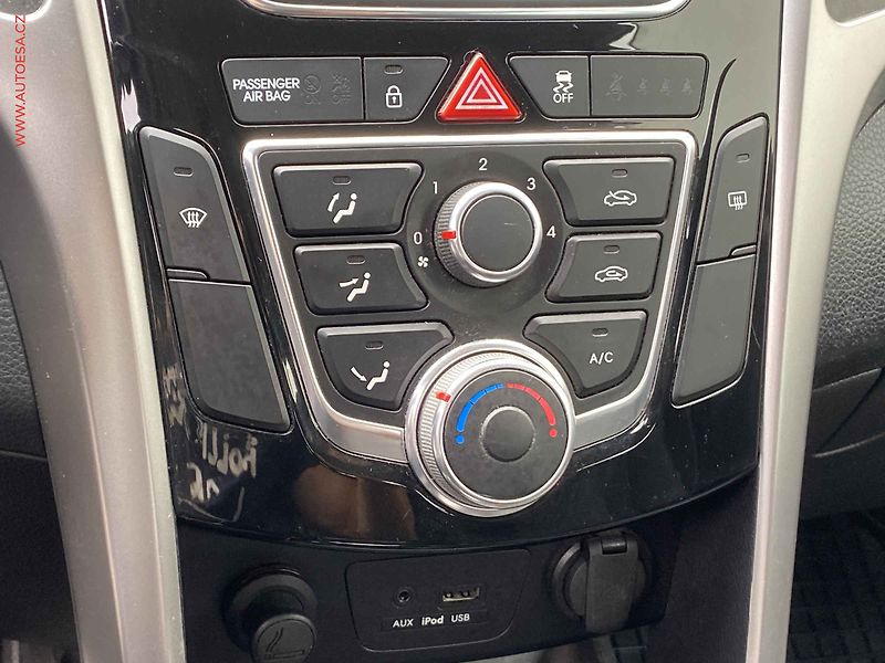 Hyundai i30 (2013) 1.6 CVVT, ČR, Trikolor, AC - fotka 14 z 16
