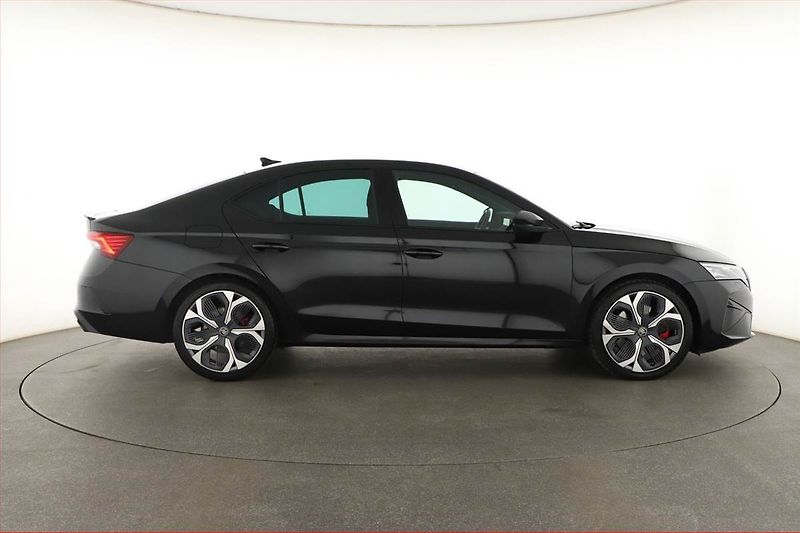 Škoda Octavia (2025) RS 2.0 TSI, RS, KEYLESS - fotka 6 z 20