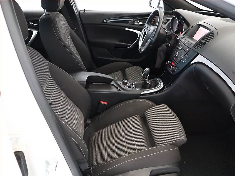 Opel Insignia (2011) OPC Line 2.0 Turbo, 4X4 - fotka 7 z 16
