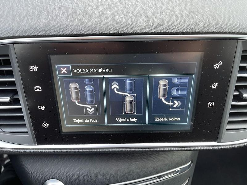 Peugeot 308 2.0 HDI 110 kW navi. serviska - fotka 26 z 26