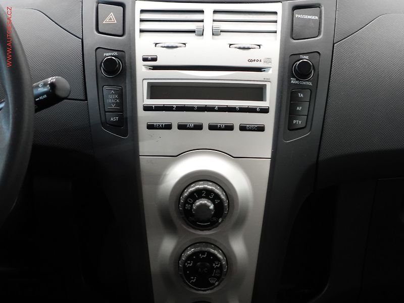 Toyota Yaris (2007) 1.1VVT-i, ČR, AC - fotka 12 z 17
