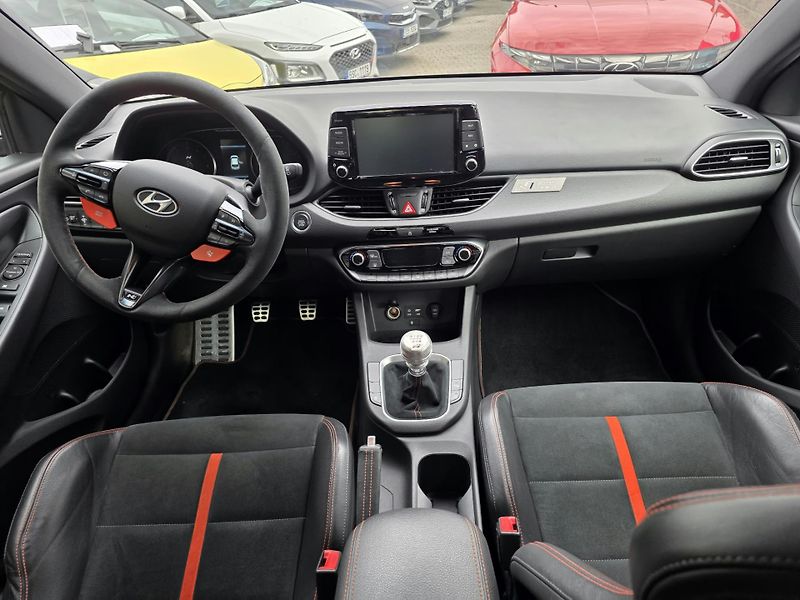 Hyundai i30 2.0-LIMITOVANÁ EDICE-DPH-1.MAJ - fotka 17 z 28