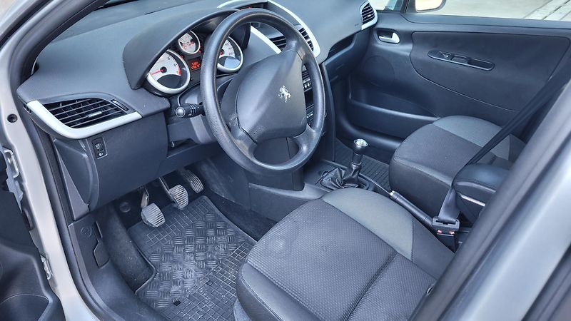 Peugeot 207 1,4i KOUPENO V ČR - fotka 16 z 18