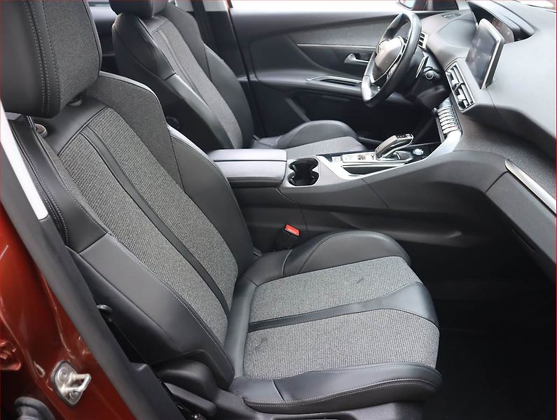 Peugeot 3008 (2019) 1.2 PureTech, Automat - fotka 9 z 21