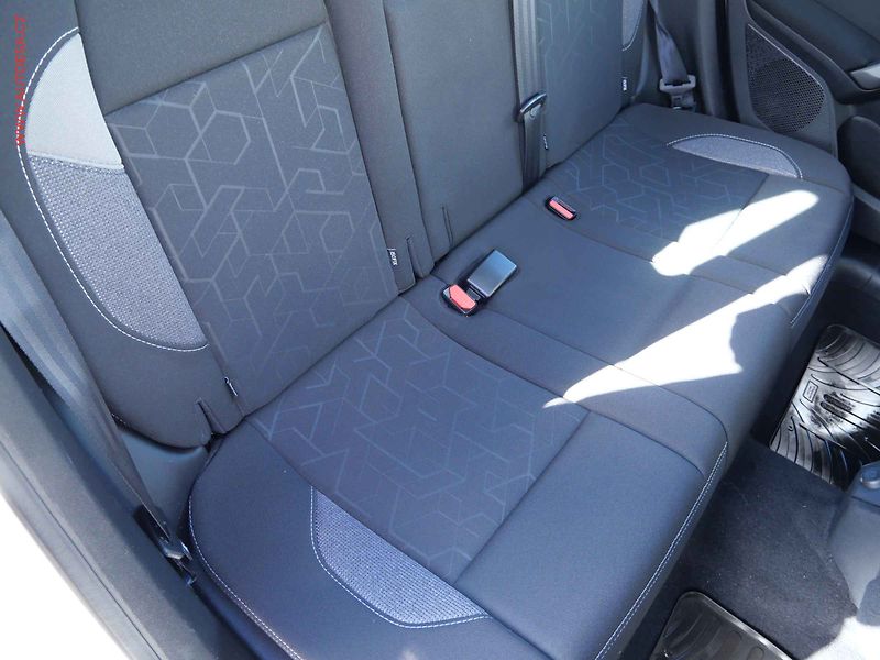 Peugeot 2008 (2017) 1.2 PT, ČR, Active - fotka 12 z 19