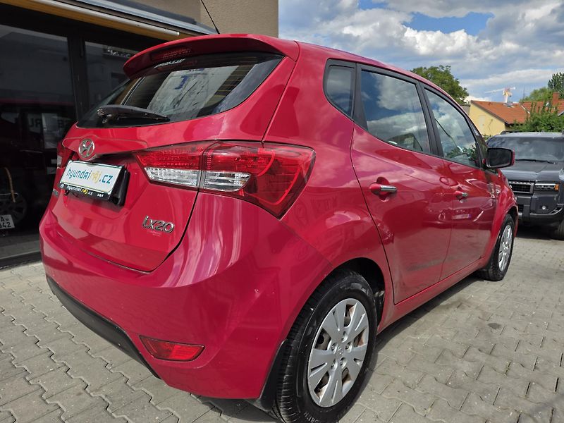 Hyundai ix20 1.6-AUTOMAT-1MAJITEL-92KW - fotka 8 z 35