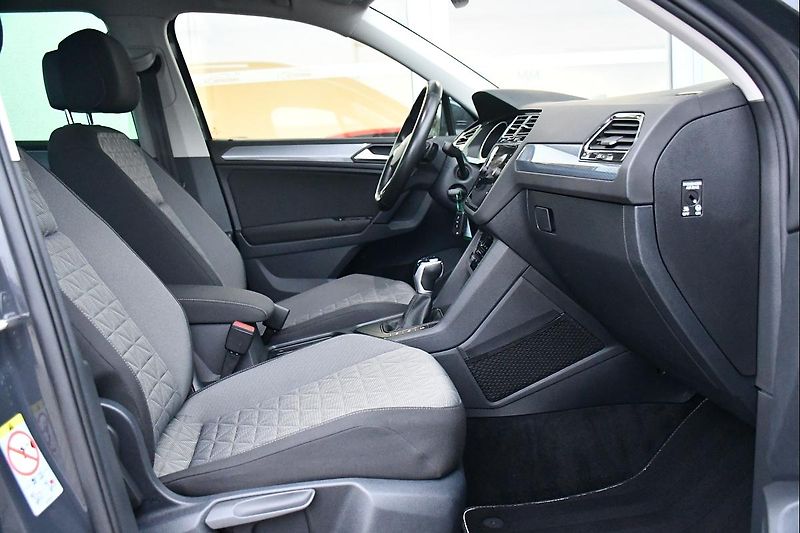 Volkswagen Tiguan 2.0TDi DSG NAVI TAŽNÉ ČR 1.M - fotka 16 z 41