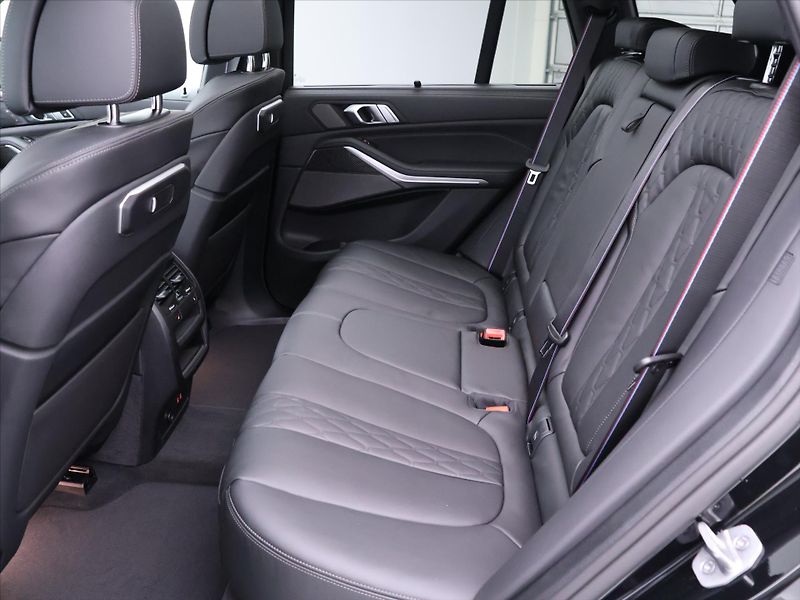 BMW X5 3,0 xDrive40d Mpacket - fotka 18 z 48