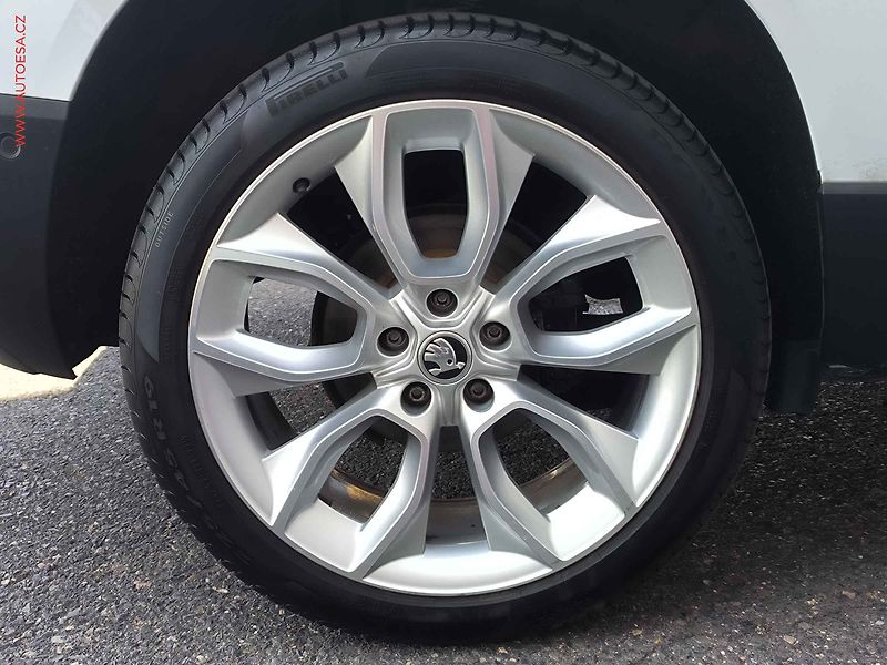 Škoda Karoq (2018) 2.0TDi 4x4, Style, DSG, kůže - fotka 30 z 31