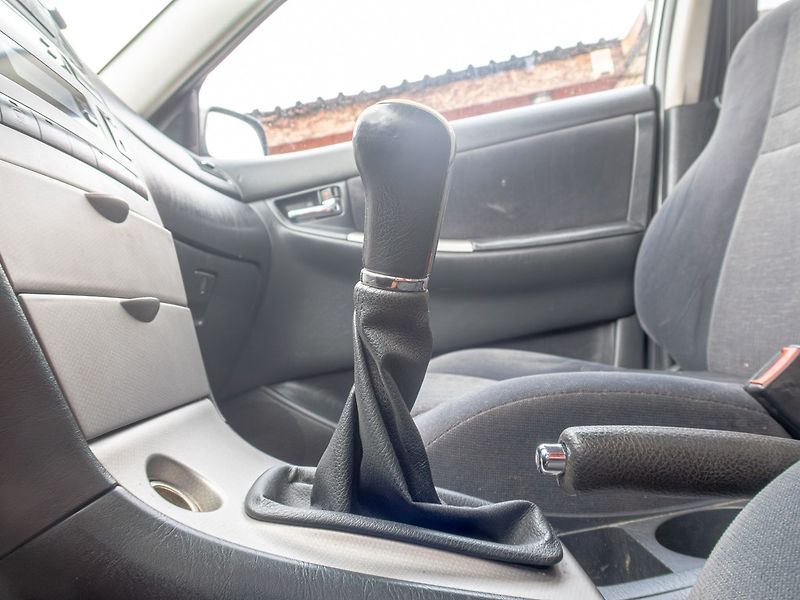 Toyota Corolla (2003) ČR 1.6i 16V 81KW – 2x PNEU - fotka 21 z 36