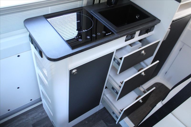 Fiat Ducato Active Premium L4H2 - fotka 8 z 32