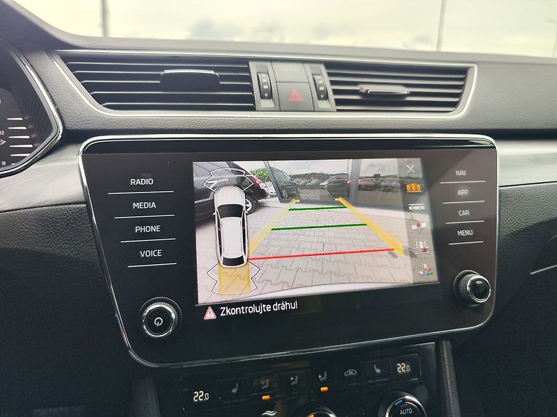 Škoda Superb 2.0 TDI/110kW Style DSG - fotka 24 z 35