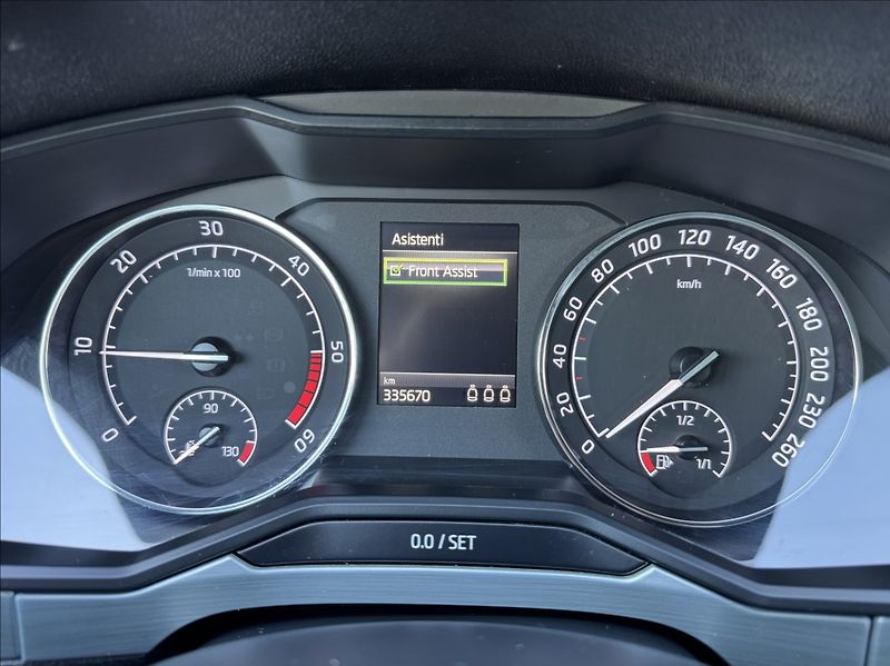 Škoda Superb 2,0 TDI 140kW ACC - fotka 28 z 50