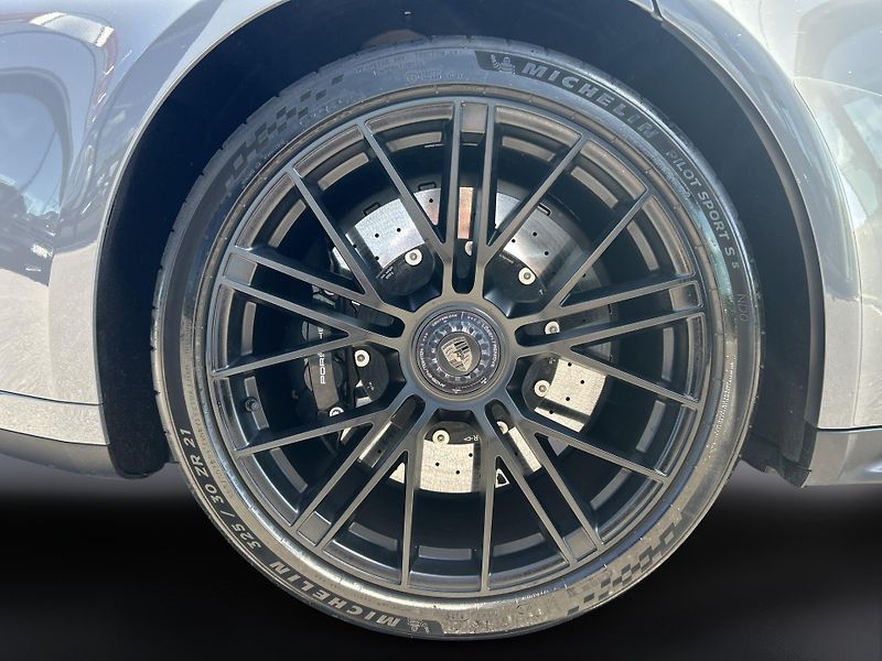Porsche Panamera (2025) Turbo S E-Hybrid - fotka 13 z 29