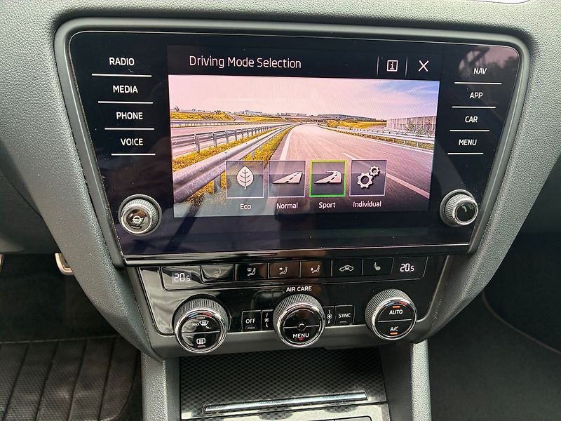 Škoda Octavia 2.0 TDI 135 kW RS ČR - fotka 21 z 30