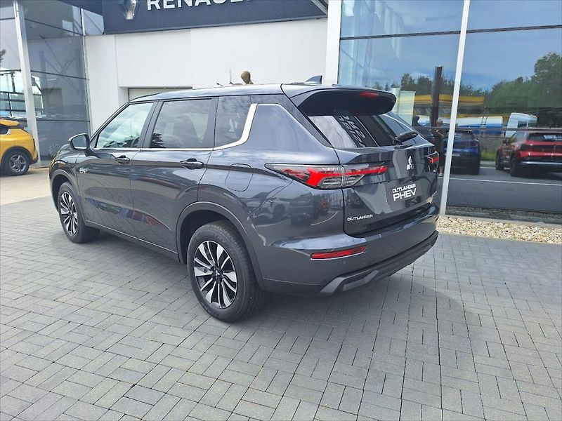 Mitsubishi Outlander (2026) 2,4 L 4x4  PHEV INVITE - fotka 4 z 16