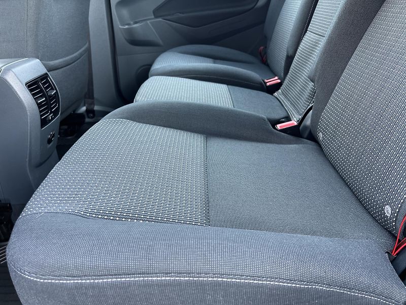 Ford Grand C-MAX 1.6HDi 7MÍST ČR odp.DPH - fotka 23 z 41