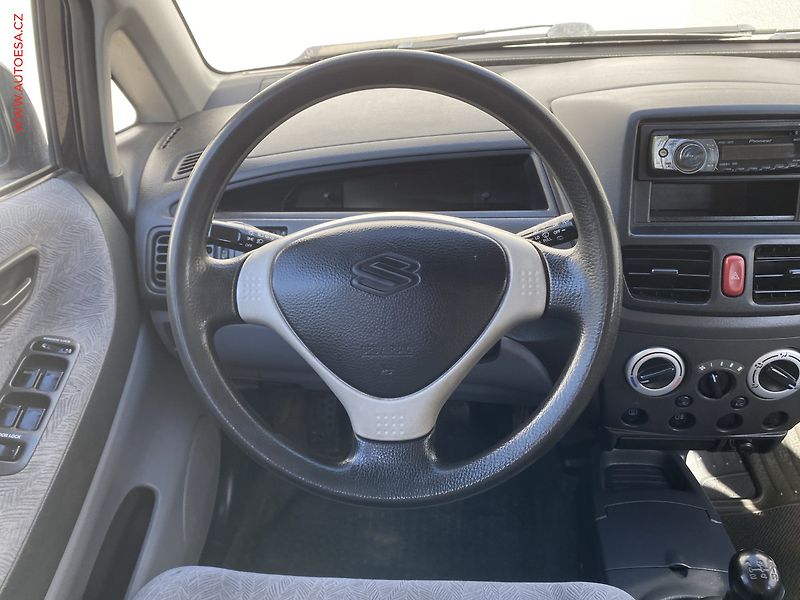 Suzuki Liana (2002) 1.6i 4x4, AC - fotka 11 z 15