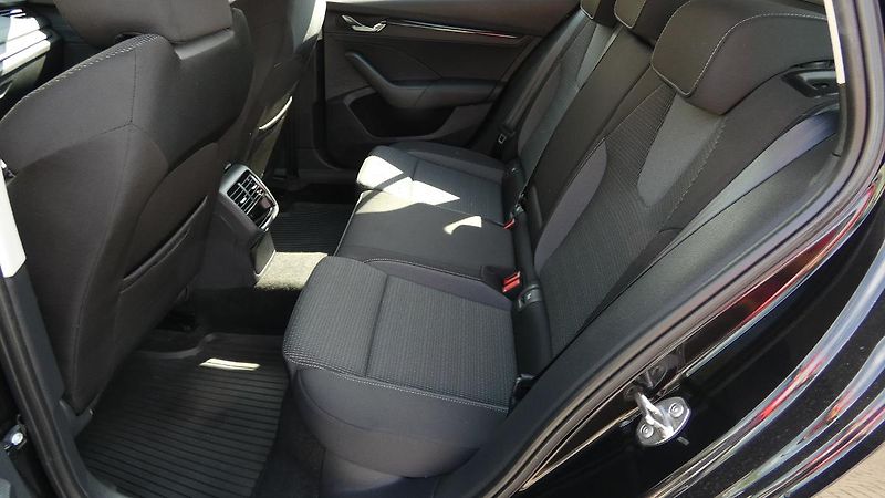 Škoda Octavia Combi 2,0 TDI Ambition - fotka 19 z 22