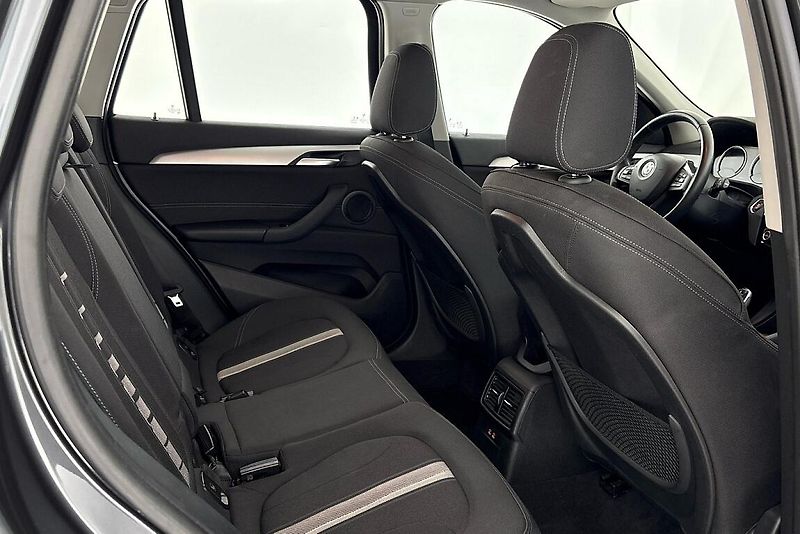 BMW X1 sDrive18i - fotka 11 z 24