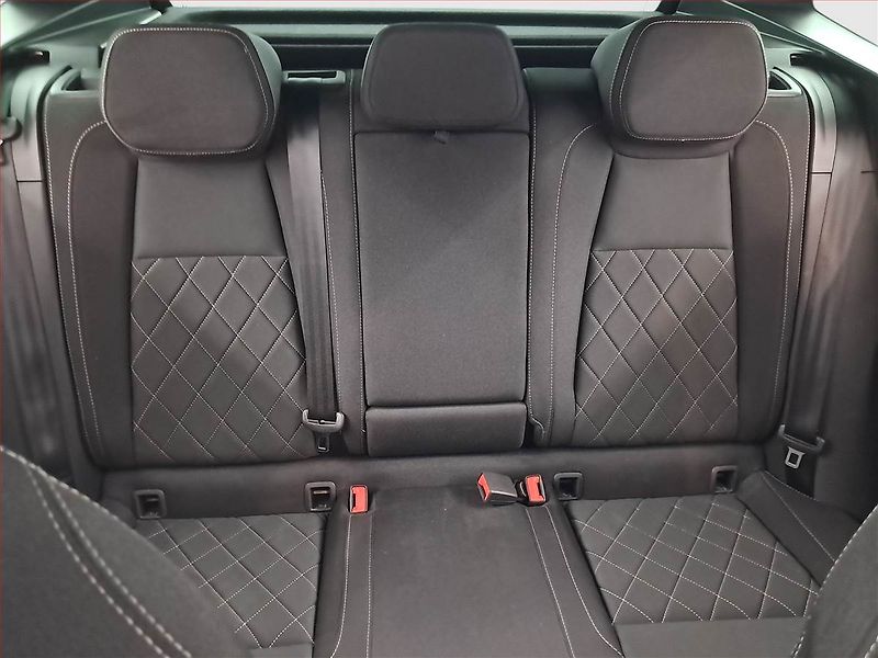 Škoda Karoq (2025) 2.0 TDI, Sportline, Navigace - fotka 10 z 23