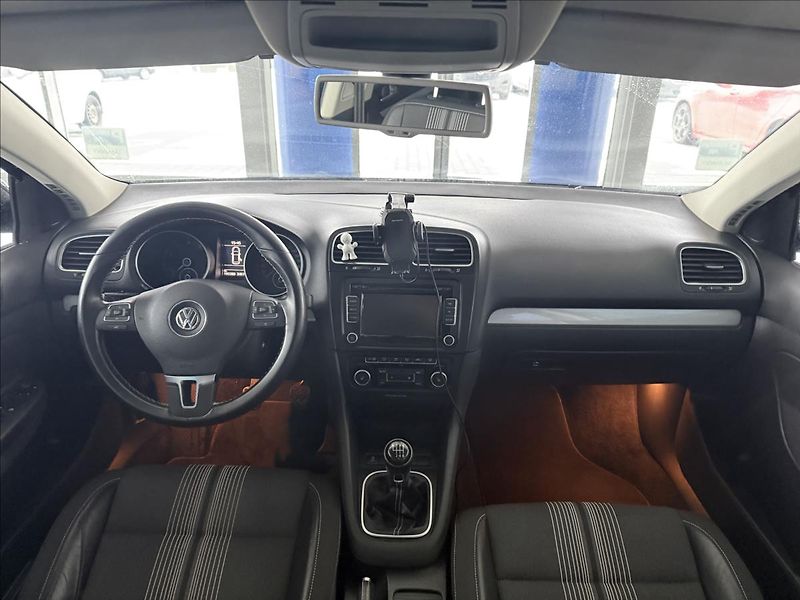 Volkswagen Golf 1,2   TSI 77kW,MATCH,SERVISKA - fotka 8 z 21