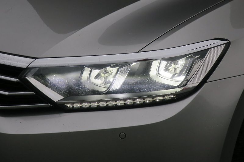 Volkswagen Passat (2017) 2.0TDI 140kW 4MOT DSG Highline - fotka 9 z 49