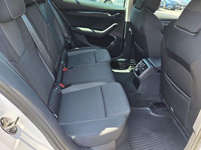 Škoda Octavia 2.0TDI 85KW AMBI+ NEHAVAR ČR - fotka 19 z 37