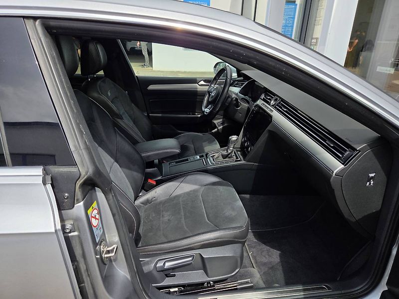 Volkswagen Arteon (2018) 2.0 BiTDI DSG 4M 176kW R-Line - fotka 68 z 71