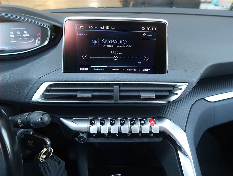 Peugeot 3008 (2018) 1.2 PureTech, Automat - fotka 12 z 19