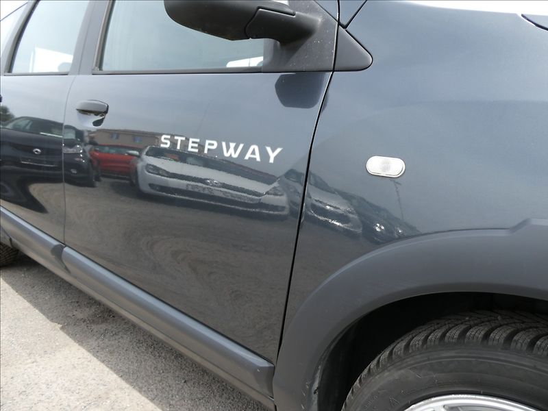 Dacia Lodgy 1,2 TCe 85kW klima,NAVI,závěs - fotka 12 z 35