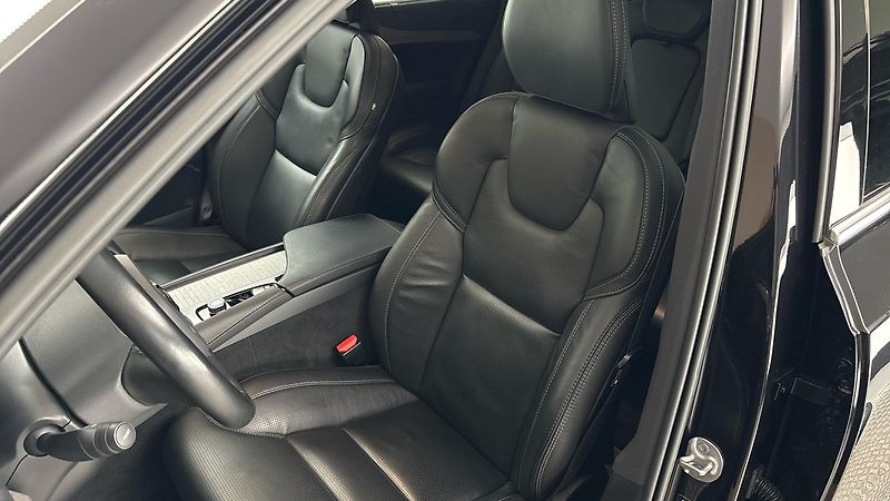 Volvo XC90 2.0 B5 AUT AWD Inscription - fotka 15 z 33