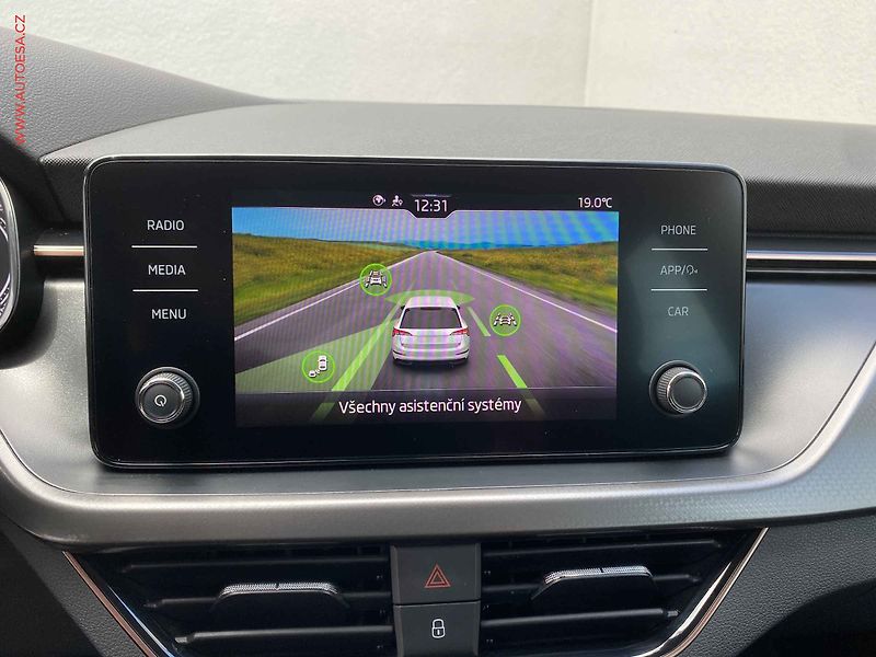 Škoda Scala (2021) 1.0 TSi, ČR, Style, LED - fotka 18 z 18