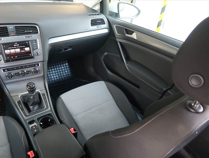 Volkswagen Golf (2015) Comfortline 1.6 TDI - fotka 8 z 15