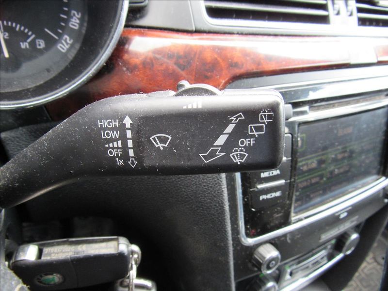 Škoda Superb 1,9 TDi 77kW Combi - fotka 21 z 30