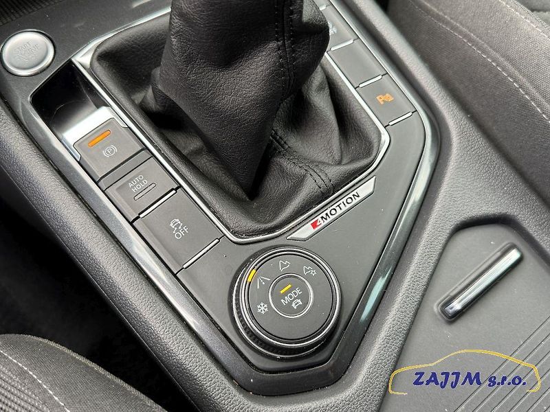 Volkswagen Tiguan 2.0TDI 4x4 + tažné, kamera - fotka 33 z 60