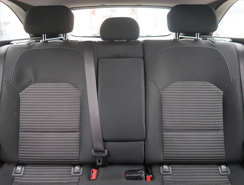 Kia Ceed (2022) Gold 1.6 CRDi MHEV, Serv.kniha - fotka 10 z 17