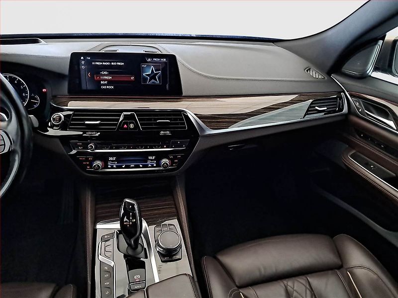 BMW Řada 6 (2018) Luxury Line 640i xDrive GT - fotka 8 z 25