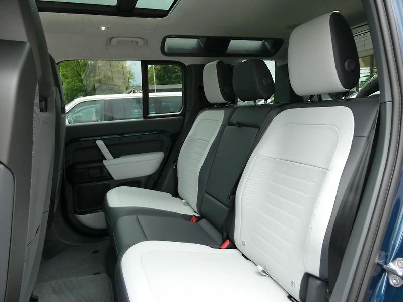 Land Rover Defender 110 4,4 OCTA P635 - fotka 15 z 47