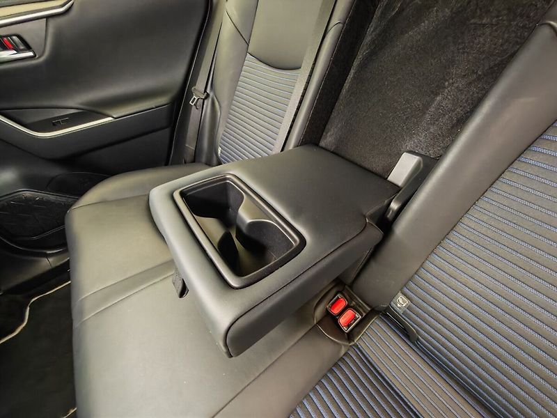 Toyota RAV4 2.5 Hybrid Selection 4WD - fotka 18 z 38