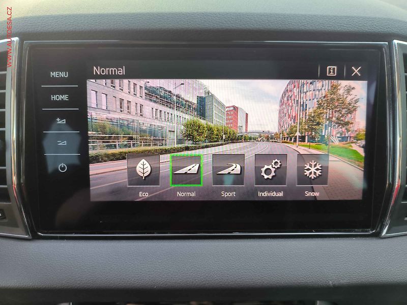 Škoda Karoq (2018) 2.0TDi 4x4, Style, DSG, kůže - fotka 17 z 31