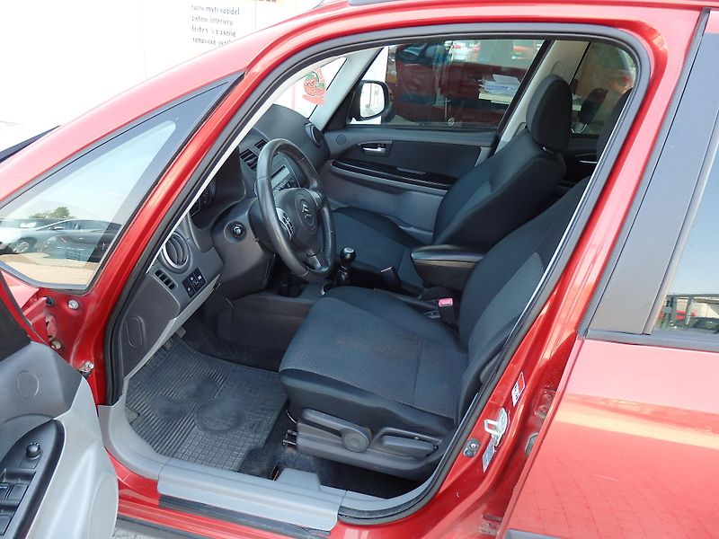 Suzuki SX4 1.6i KLIMA, ZÁLOHOVÁNO - fotka 6 z 16